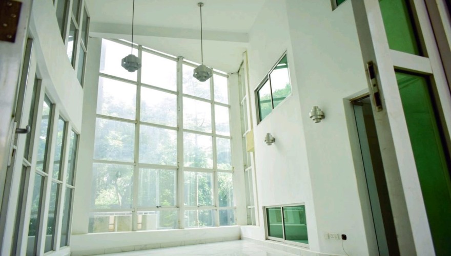 Manga House - Working where your vis...