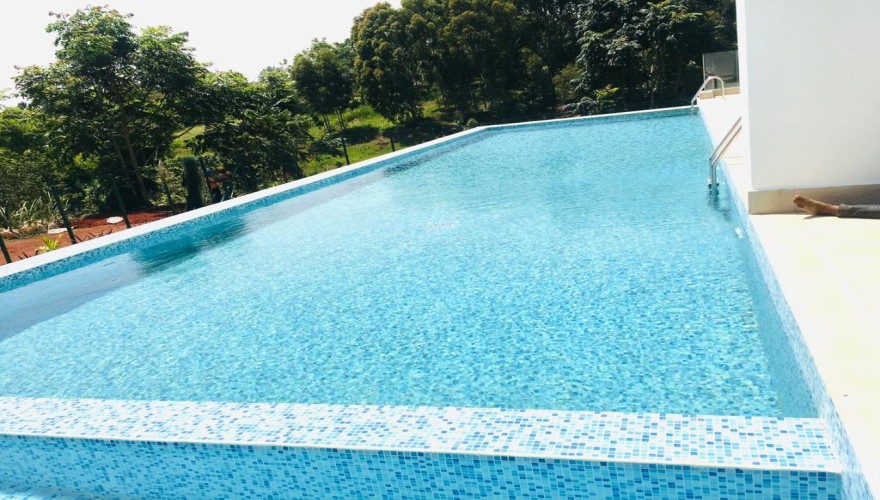 Riverbank - UN Approved Residences;...