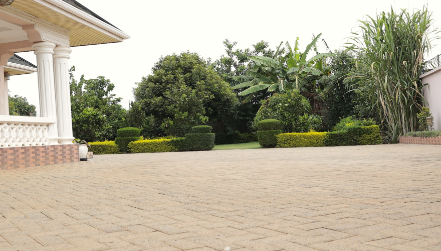 Gorgeous 6 Bedroom Townhouse - Gated...