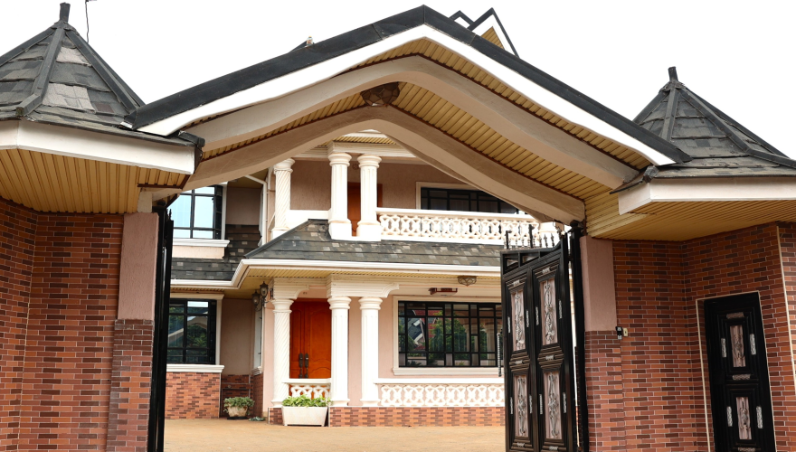 Gorgeous 6 Bedroom Townhouse - Gated...